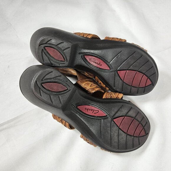 Clarks Artisan Women's Brown Wedge Sandals Crisscross Straps Buckle Back Sz 6.5W - Picture 8 of 8